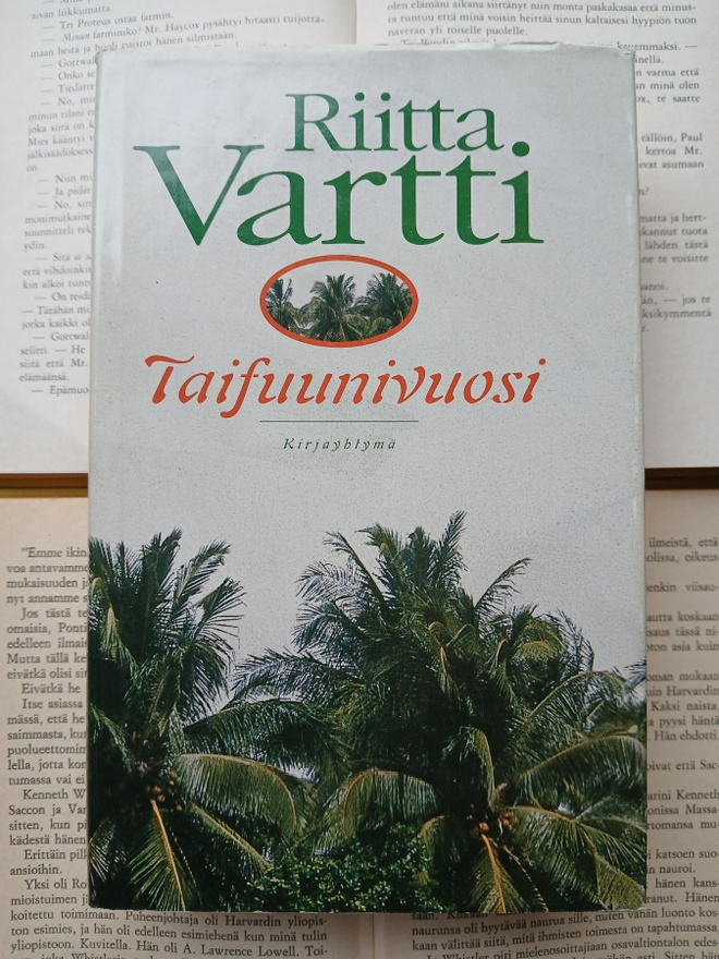 Riitta Vartti - Taifuunivuosi (sid.)