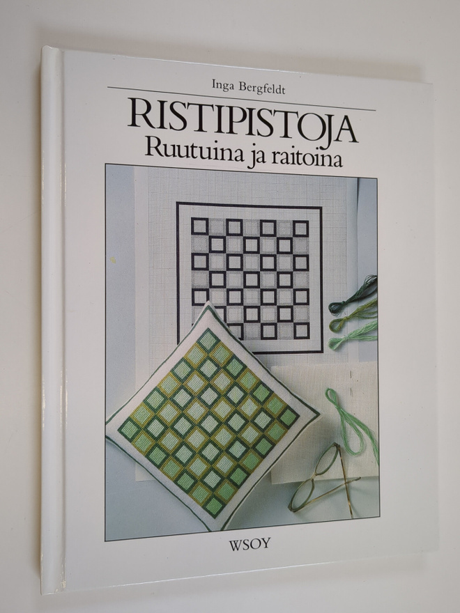 Inga Bergfeldt : Ristipistoja ruutuina ja raitoina