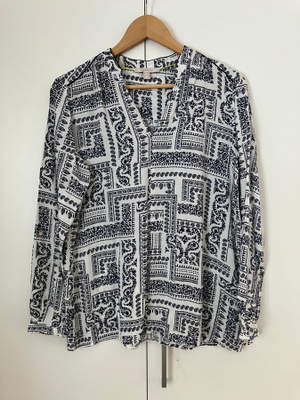 @ Esprit uud.ver. pusero M @