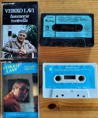 VEIKKO LAVI-2 KPL KASETTEJA-KOTKAN KERTTU HUUMORIA TUNTEELLA