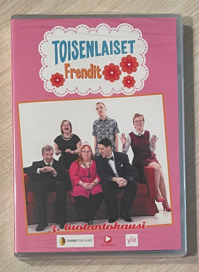 Toisenlaiset frendit: Kausi 3 (2012) uusi ja muoveissa