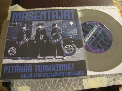 Masentajat Pitäkää tunkkinne! 7 45 2022 harmaa vin ltd 96
