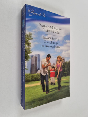 Jessica Steele ym. : Pysäyttävä hetki ; Suudelmia ja auri...