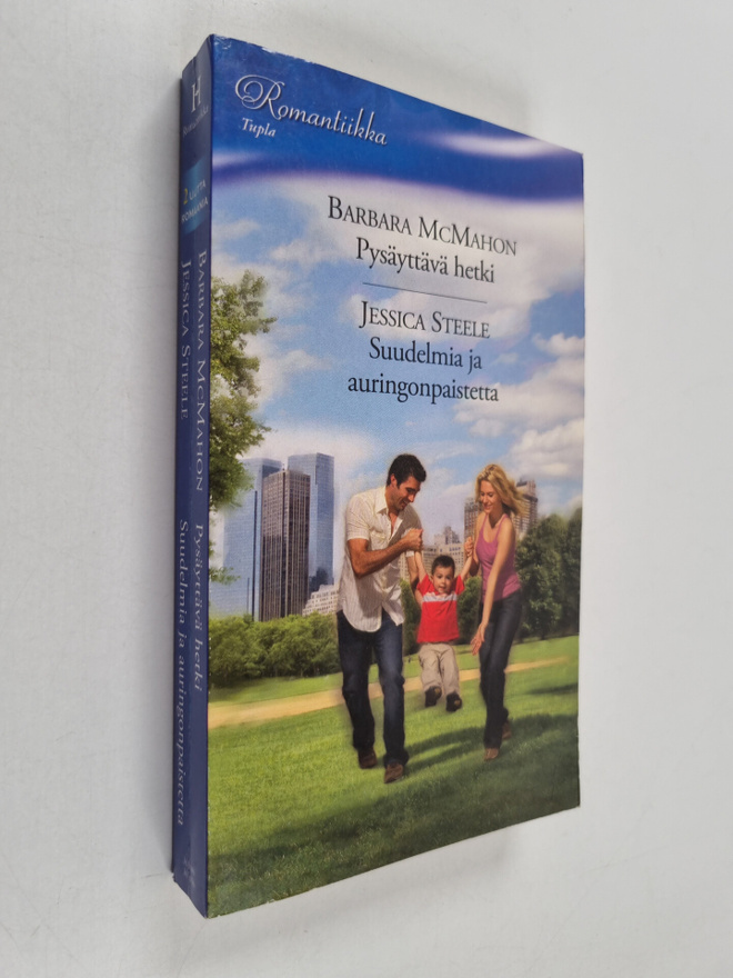 Jessica Steele ym. : Pysäyttävä hetki ; Suudelmia ja auri...