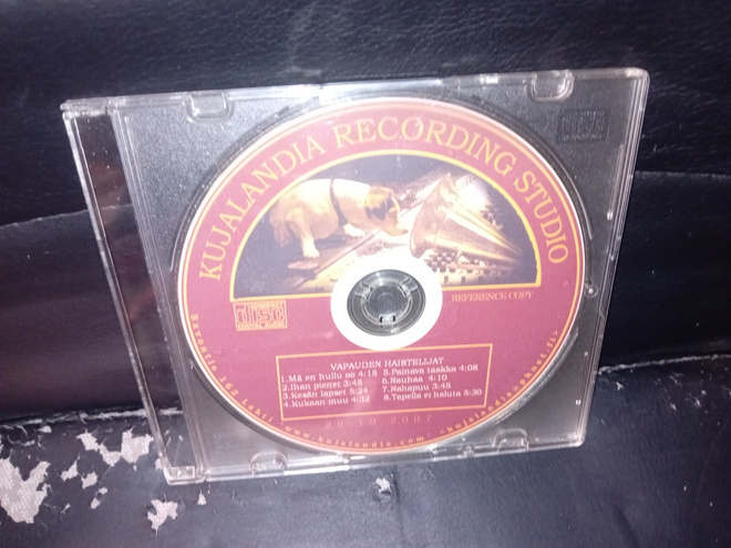 CD Vapauden haistelijat  ( SIS POSTIKULU )
