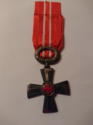 Vapaudenristi 4. luokka 1941 Punaisen ristin merkein