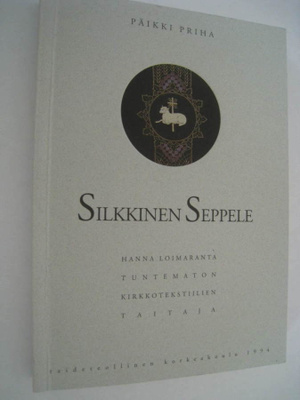 Kirkkotekstiili Silkkinen seppele – Päikki Priha