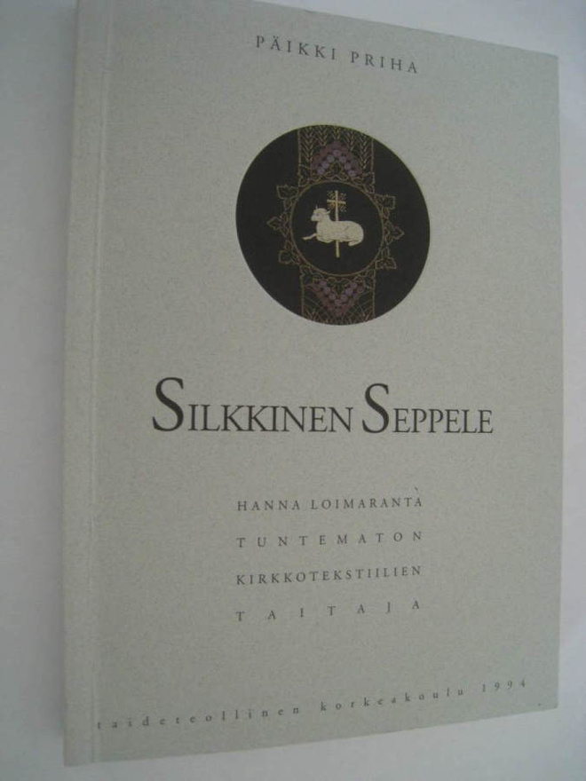 Kirkkotekstiili  Silkkinen seppele – Päikki Priha