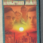 Kuningattaren jalokivi (5DVD) koko palkittu TV-sarja (UUSI) - pikkukuva 1