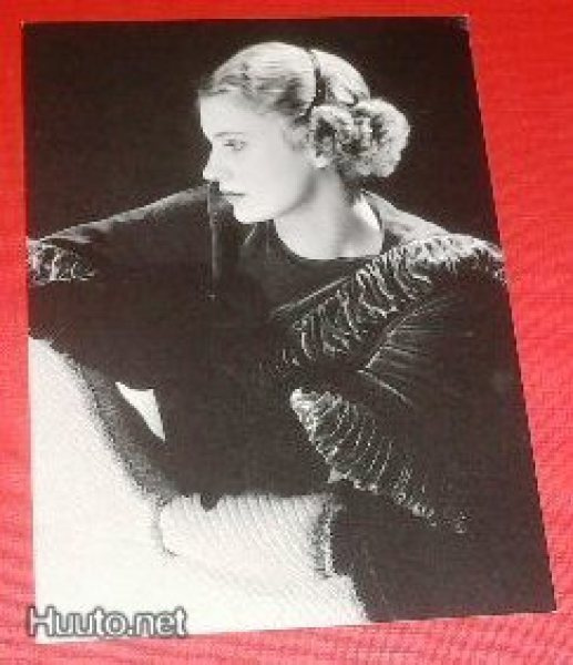 Lee Miller Self Portrait   (K7)