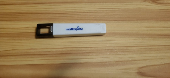 Matkapiste pullon korkin avaaja valkoinen