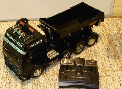TAMIYA VOLVO FH16 750 RC KUORMA AUTO 1/14
