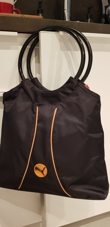 Puma musta Laukku / Olkalaukku / Kassi
