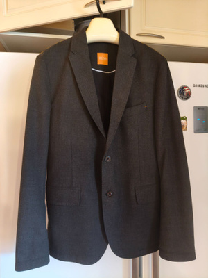 Hugo Boss pleiseri 50-koko harmaa.