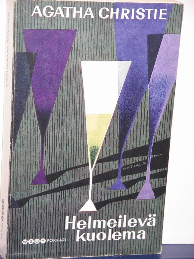 Agatha Christie : Helmeilevä kuolema