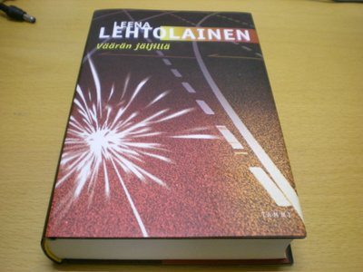 Leena Lehtolainen: Väärän jäljillä