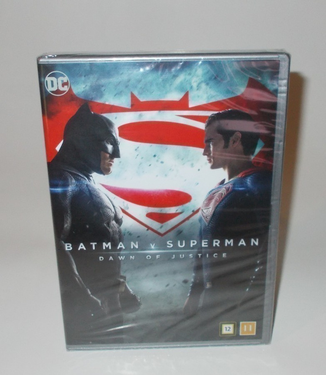 BATMAN v SUPERMAN: DAWN OF JUSTICE  (UUSI)