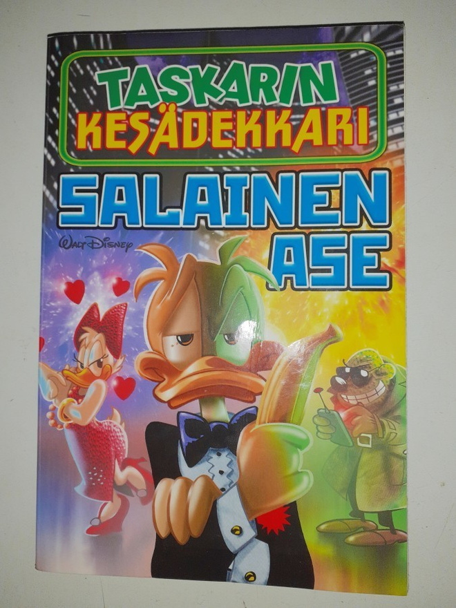 Aku Ankan taskukirja kesädekkari Salainen ase