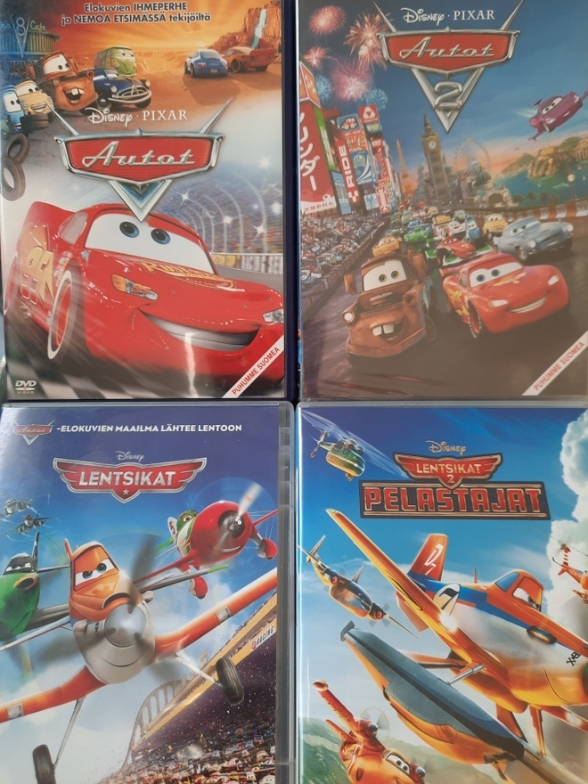AUTOT 1 & 2 / LENTSIKAT 1 & 2 PELASTAJAT