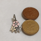 Hopea Pandora Poetic Blooms Flowers Pendant Charm - pikkukuva 2