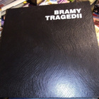 BRAMY TRAGEDII ( SIS POSTIKULU ) - pikkukuva 1