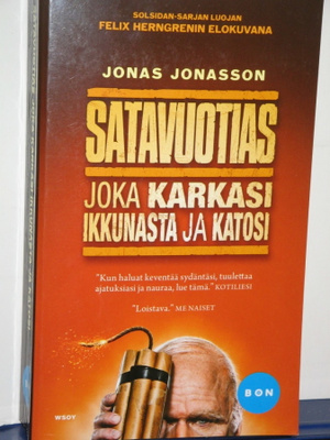 Jonas Jonasson : SATAVUOTIAS JOKA KARKASI IKKUNASTA JA KATOS