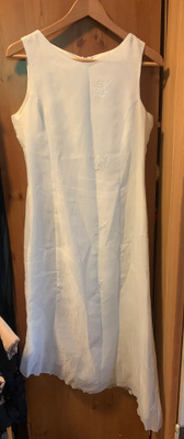 Valkoinen mekko ja huivi, koko 40