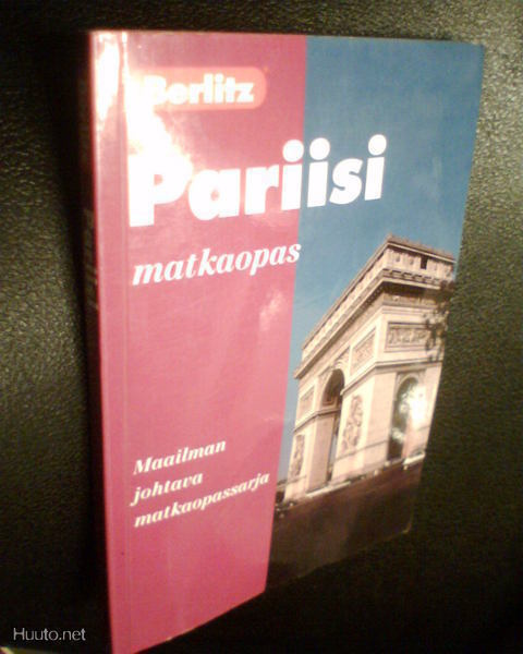 Berlitz PARIISI Matkaopas ( 1 p. 1999 ) Sis.pk:t