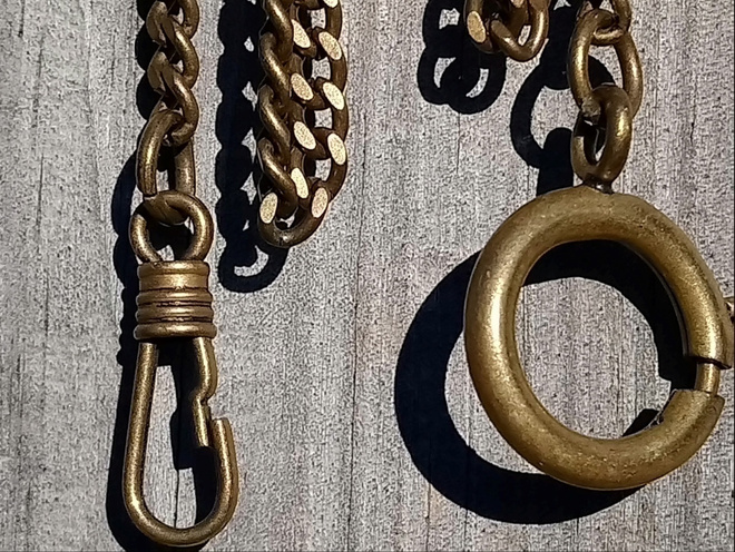 taskukellon perät Pronssi väri. Pituus - 23 mm. Hyväkuntoise