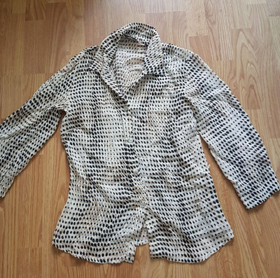 Uusi/hyvä vaatepaketti koko S