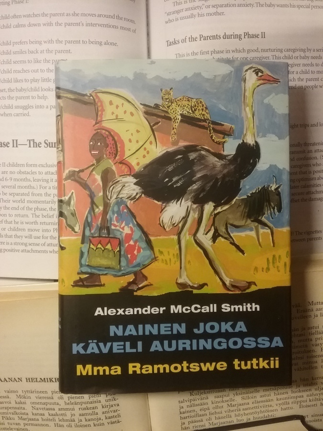 Alexander McCall Smith - Nainen joka käveli auringossa (sid)