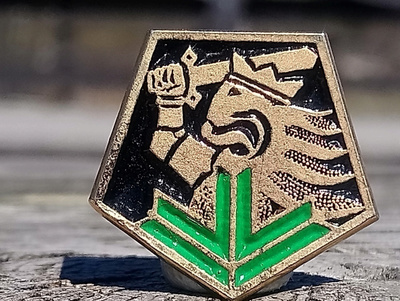 Sotilaspoika merkki. Valmistajan leimalla. Halkaisija - 22 m