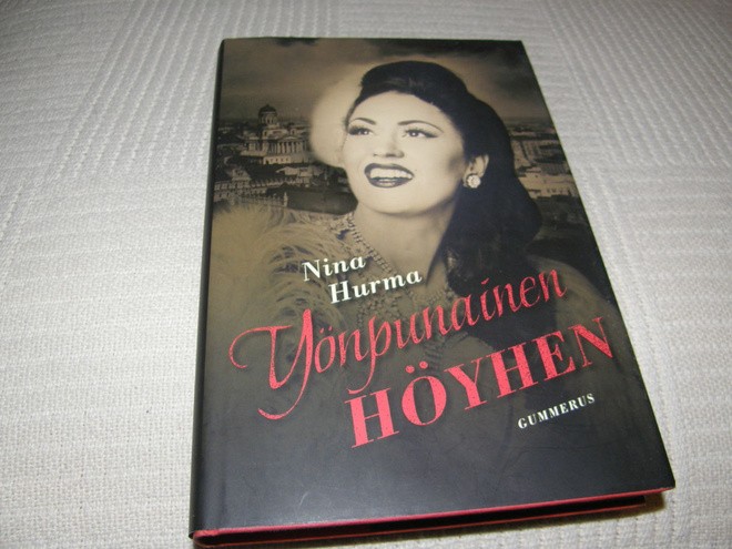 Nina Hurma Yönpunainen höyhen  -sid