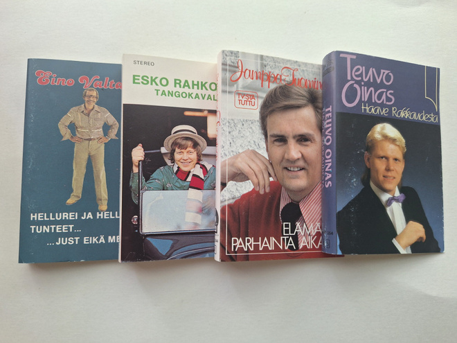 4 x c-kasetin kansipaperit Eino, Esko, Jamppa, Teuvo