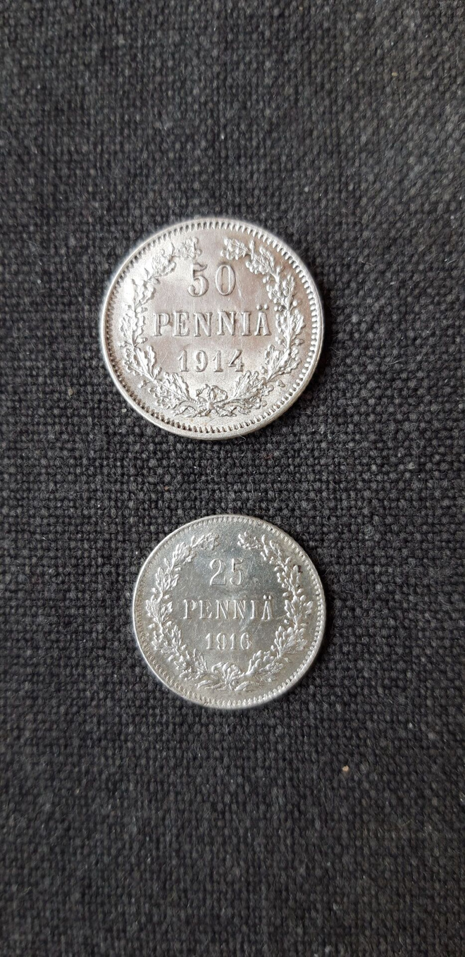 Vanha hopea raha 2 kpl, 25 ja 50 penniä v. 1914 ja 16