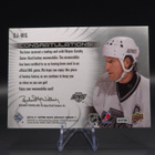2010-11 UPPER DECK SERIES 1 WAYNE GRETZKY GAME-USED JERSEY - pikkukuva 2