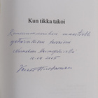 Veikko Huotarinen : Kun tikka takoi (signeerattu, tekijän... - pikkukuva 3