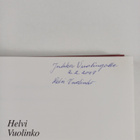 Helvi Vuolinko : Kenttäpiiasta kirjaltajaksi (signeerattu... - pikkukuva 3