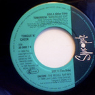 TONGUE 'N' CHEEK   ::  TOMORROW  ::  VINYYLI  7"    1990 - pikkukuva 4