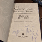 Patrick Rothfuss-paketti: tuplasigneeratut ja lisäkuvitettu - pikkukuva 2