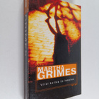 Martha Grimes : Viisi kelloa ja lapaluu - pikkukuva 1
