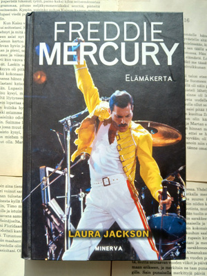 Laura Jackson - Freddie Mercury: elämäkerta (sid.)