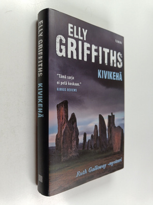 Elly Griffiths : Kivikehä