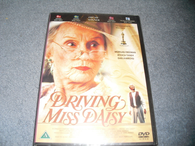 PALVELUKSESSANNE, MISS DAISY (Morgan Freeman) UUSI***