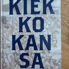 Kiekkokansa	Benita Heiskanen ja Hannu Salmi	Teos	2015 - pikkukuva 1