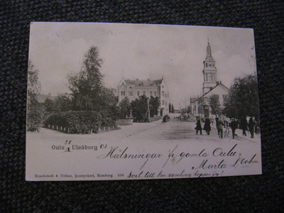 Oulu, katunäkymä, kirkko,  ihmisiä. Kulkenut v1903.