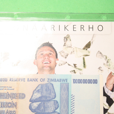 100 Biljoonaa Zimbabwe Dollariria 2008