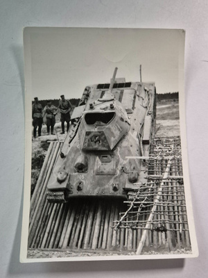 Tankkiesteiden kestävyyskoe, Äänislinna -42. SA-kuva.