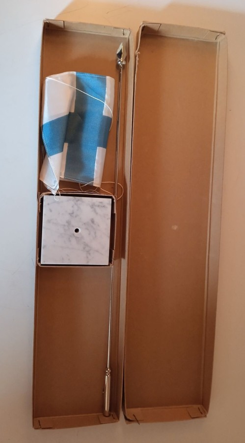 SUOMEN LIPPU ja lipputanko , PÖYTÄMALLI
