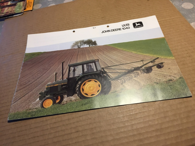 TRAKTORI ESITE JOHN DEERE 1040 HYVÄ